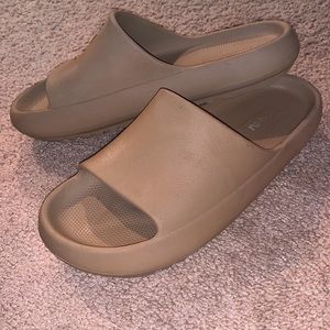 Mad Love Beige Slides (8)